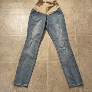 Light washed maternity jeans